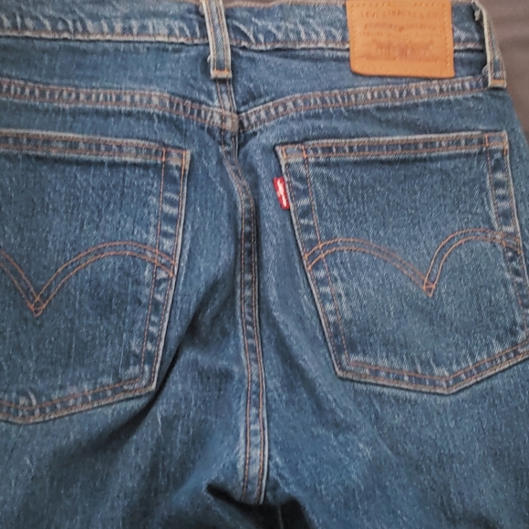 Levi's Comfy & Classic Jeans - Picture 3 of 4